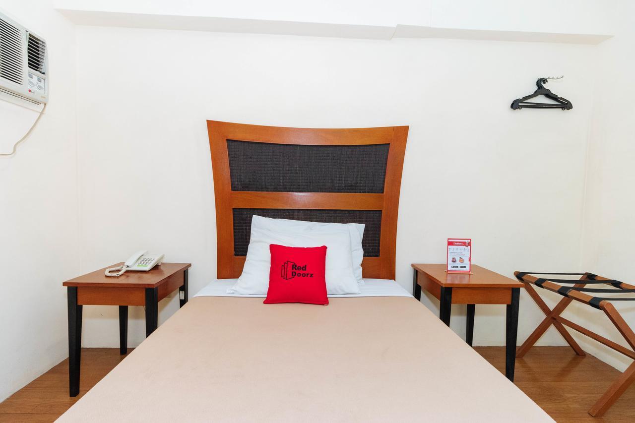 Reddoorz @ Amorsolo Makati Makati City Exterior foto