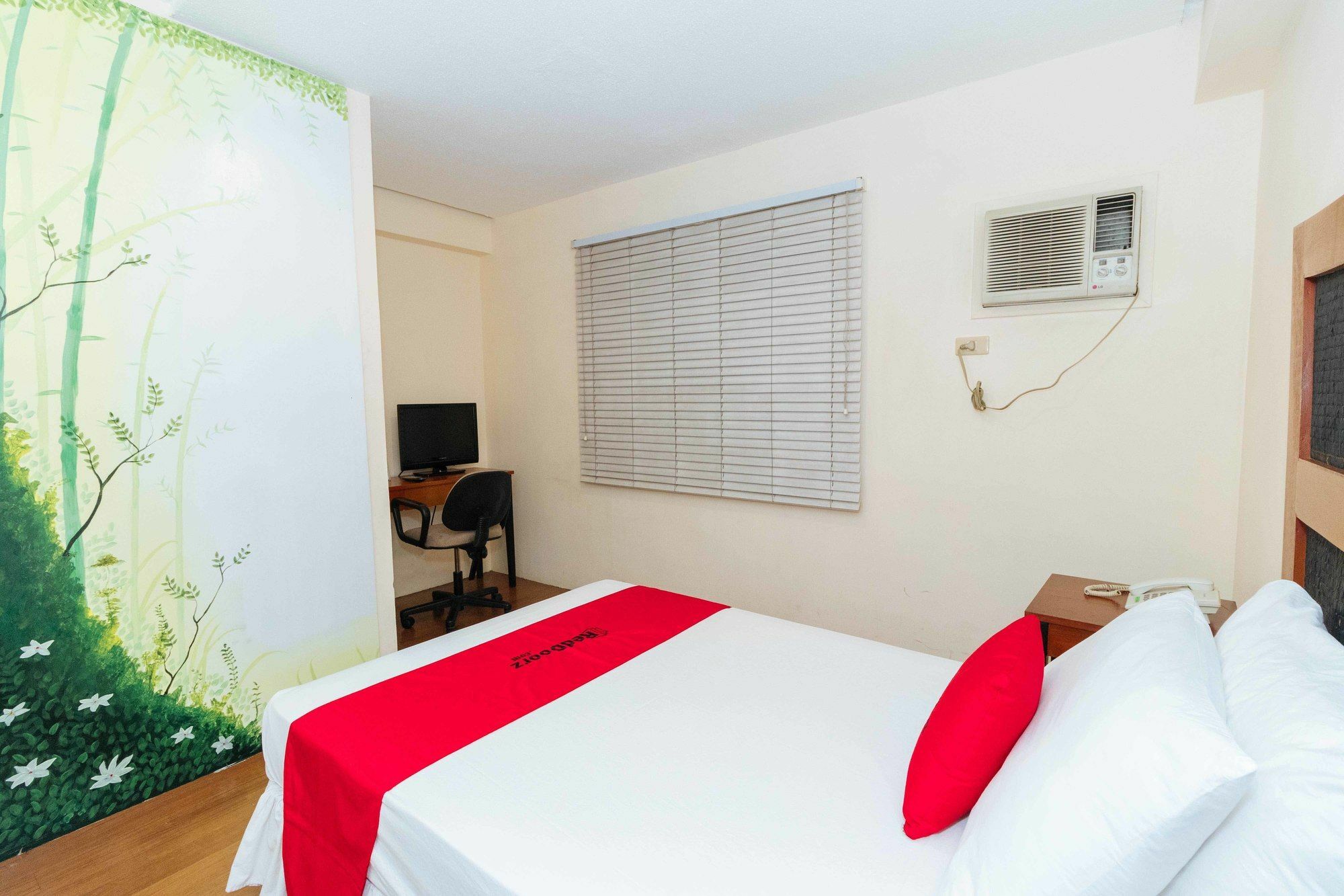 Reddoorz @ Amorsolo Makati Makati City Exterior foto