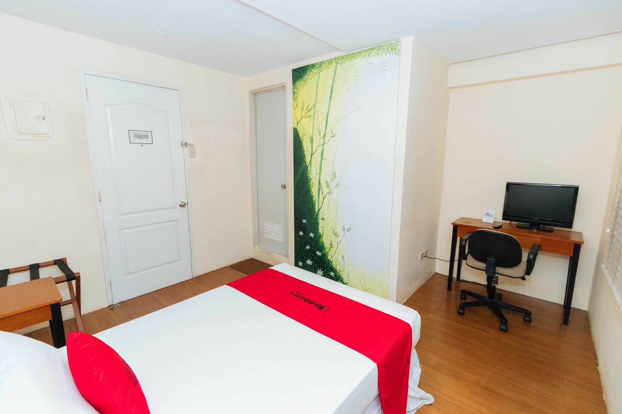 Reddoorz @ Amorsolo Makati Makati City Exterior foto