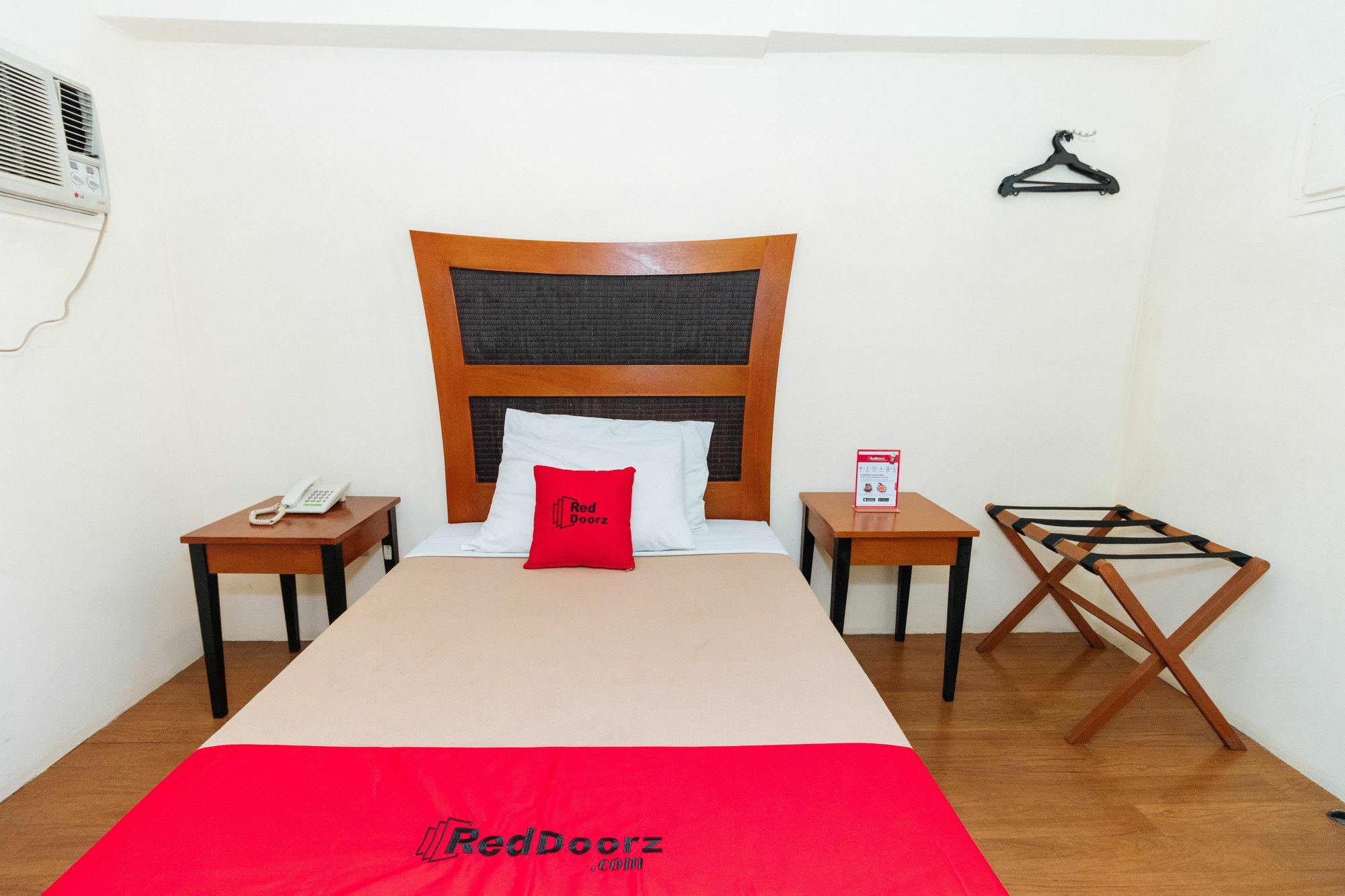 Reddoorz @ Amorsolo Makati Makati City Exterior foto