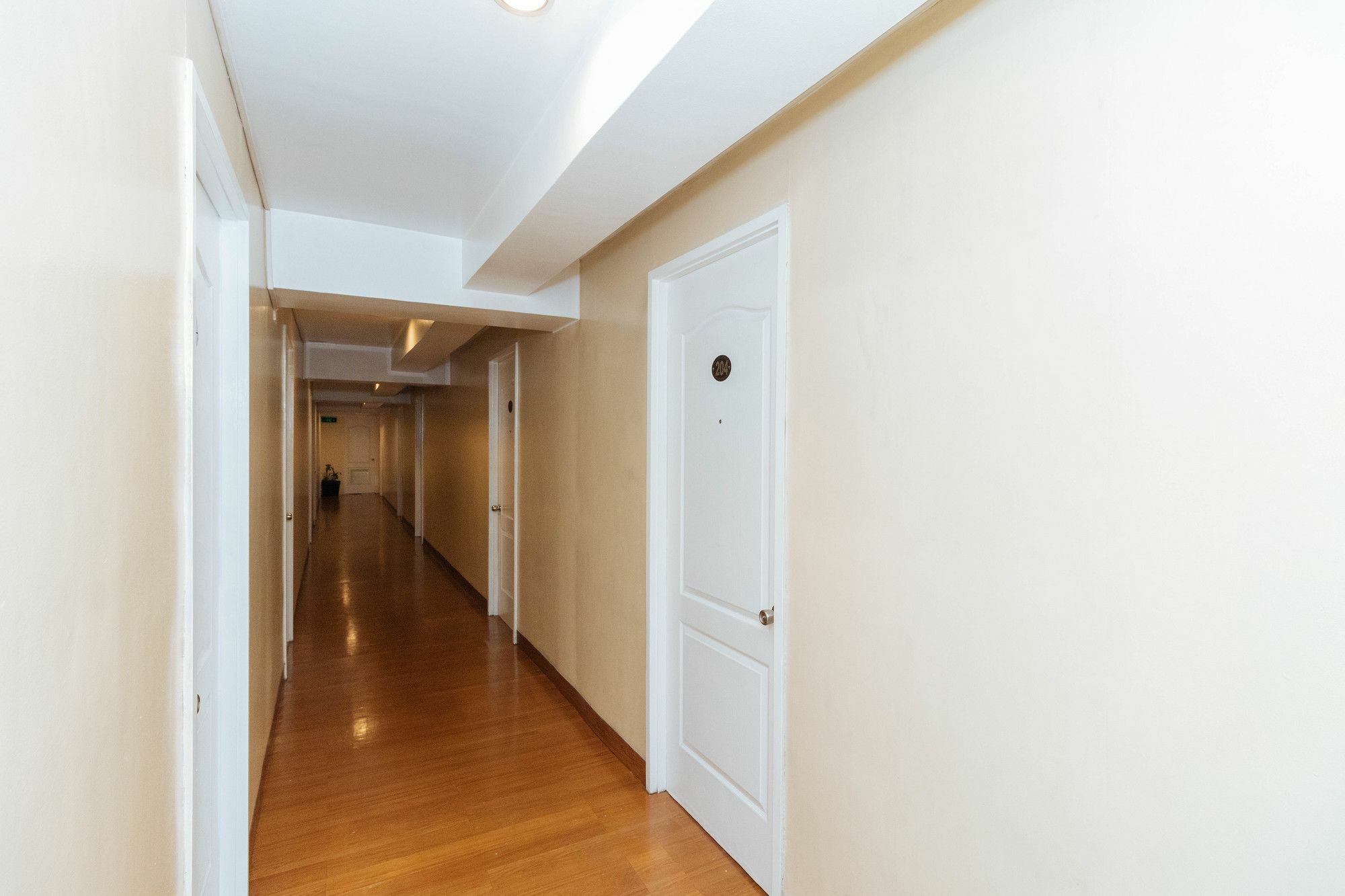 Reddoorz @ Amorsolo Makati Makati City Exterior foto