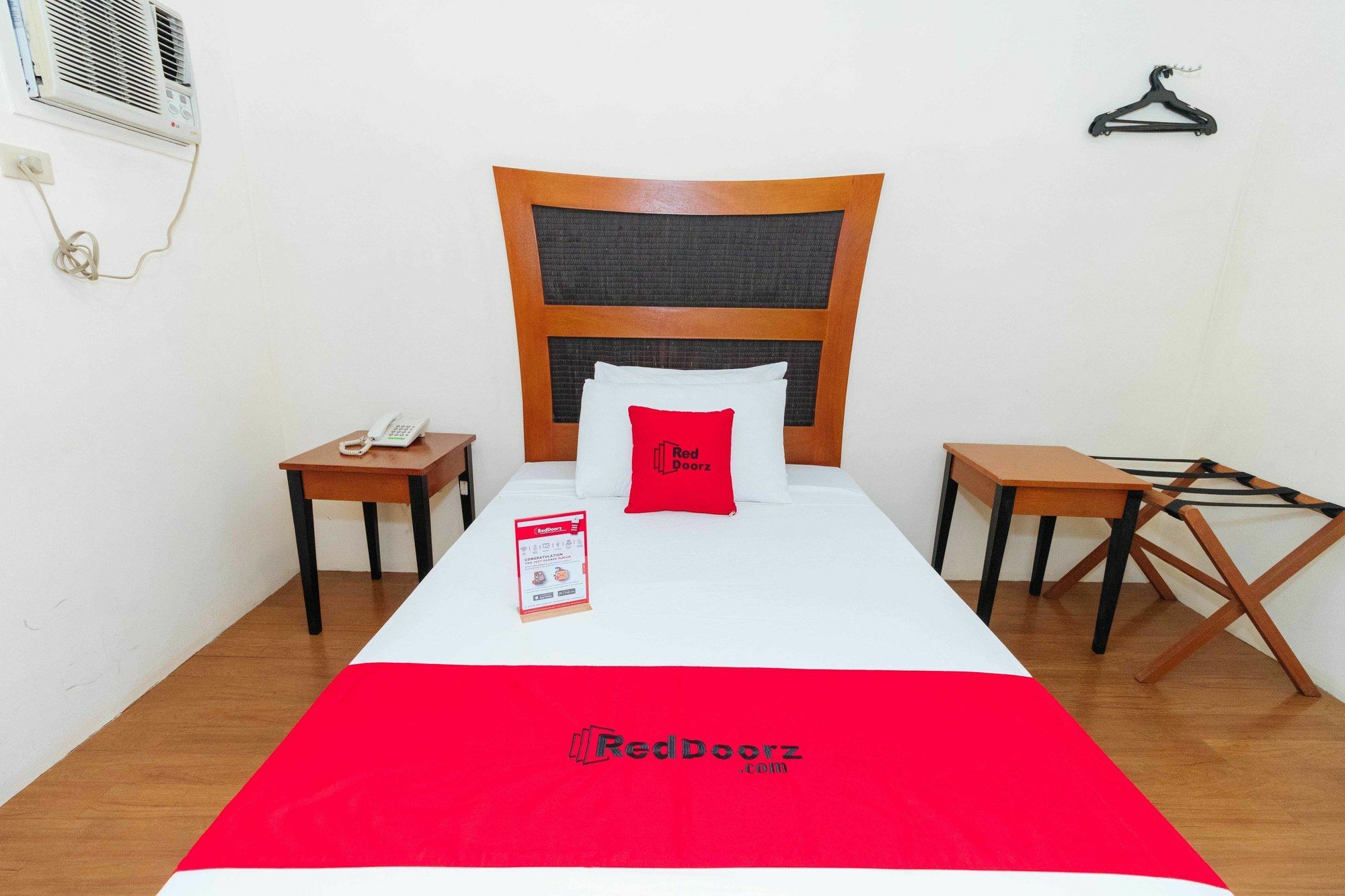 Reddoorz @ Amorsolo Makati Makati City Exterior foto
