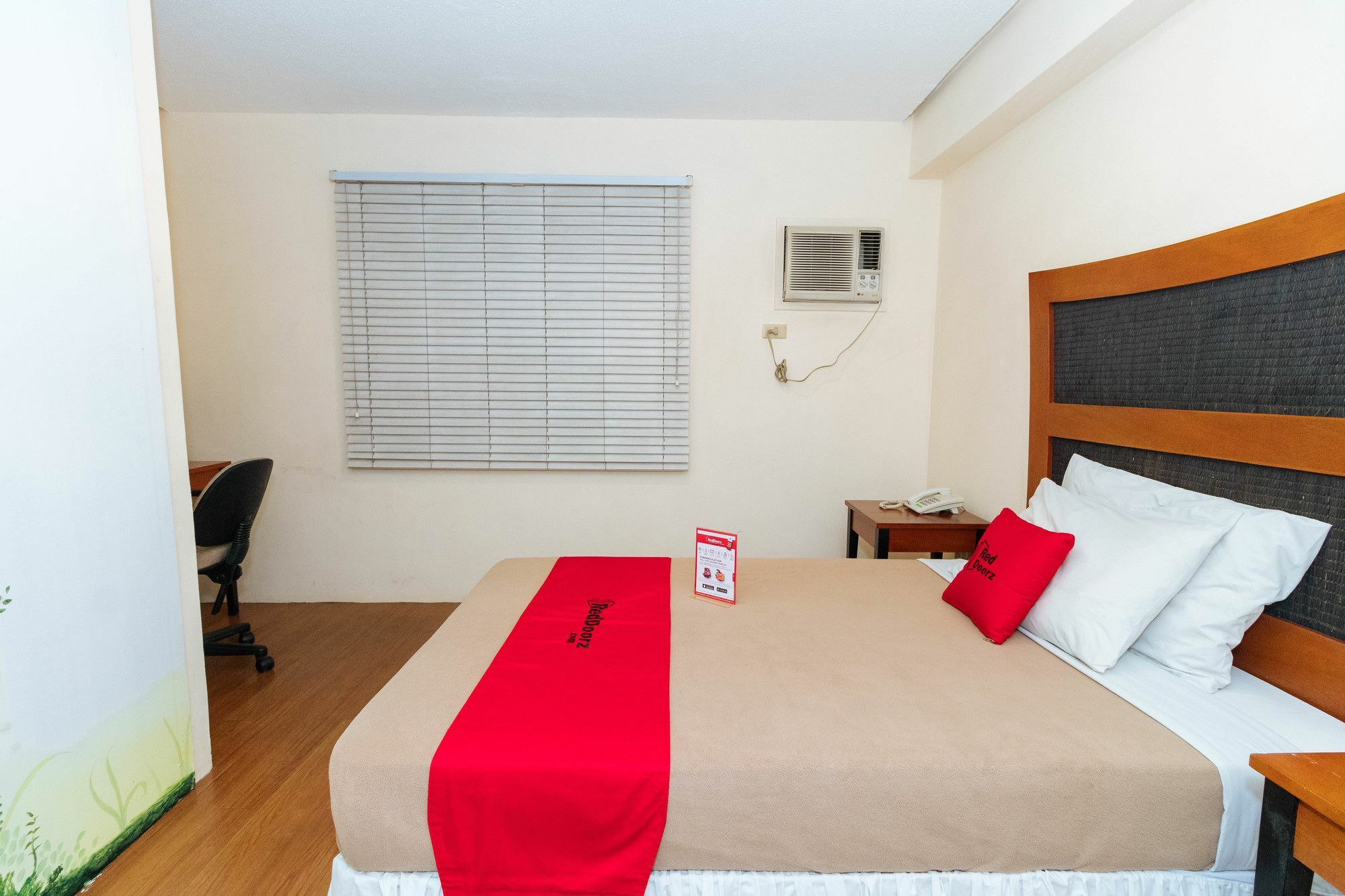 Reddoorz @ Amorsolo Makati Makati City Exterior foto