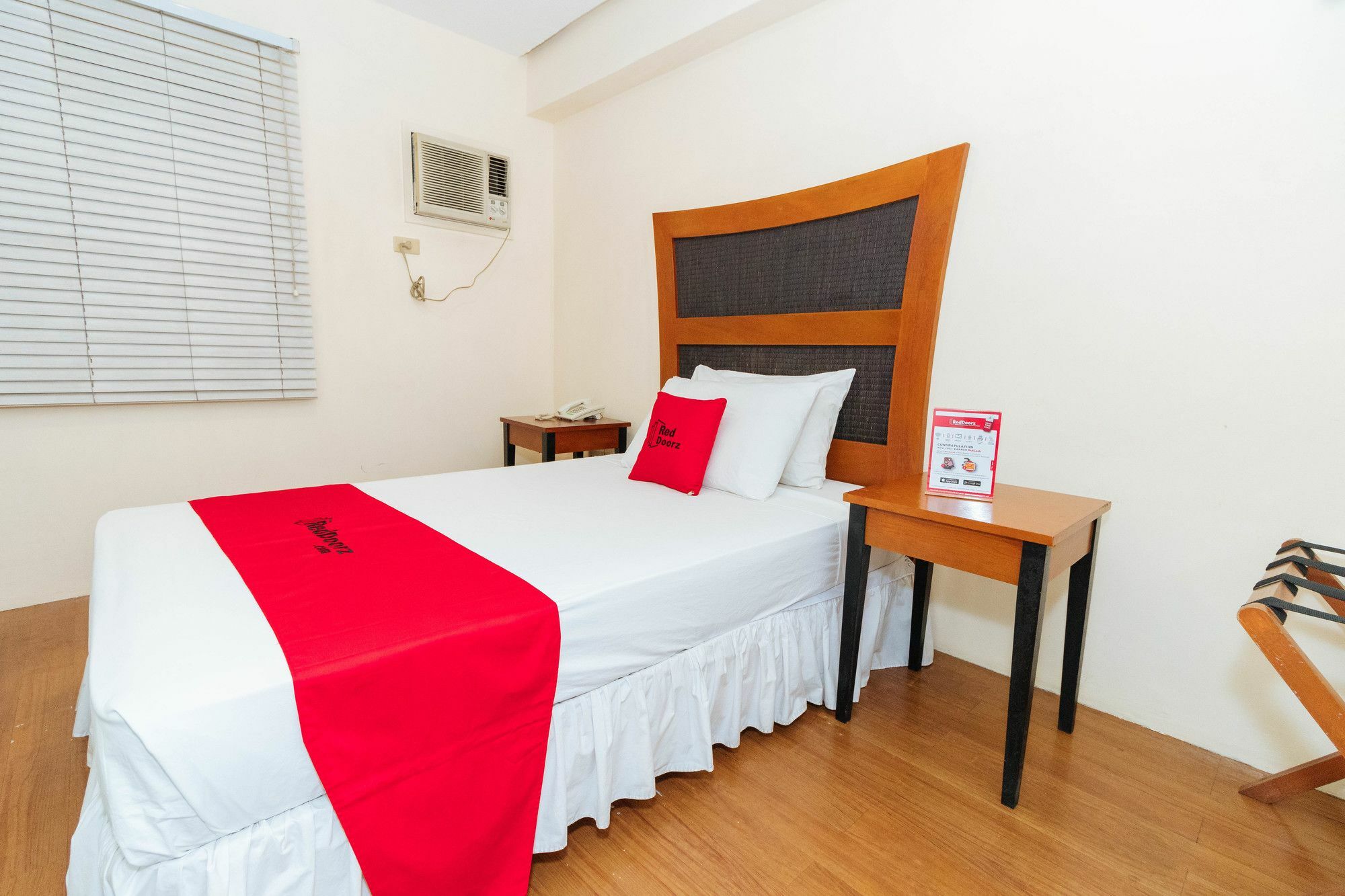 Reddoorz @ Amorsolo Makati Makati City Exterior foto