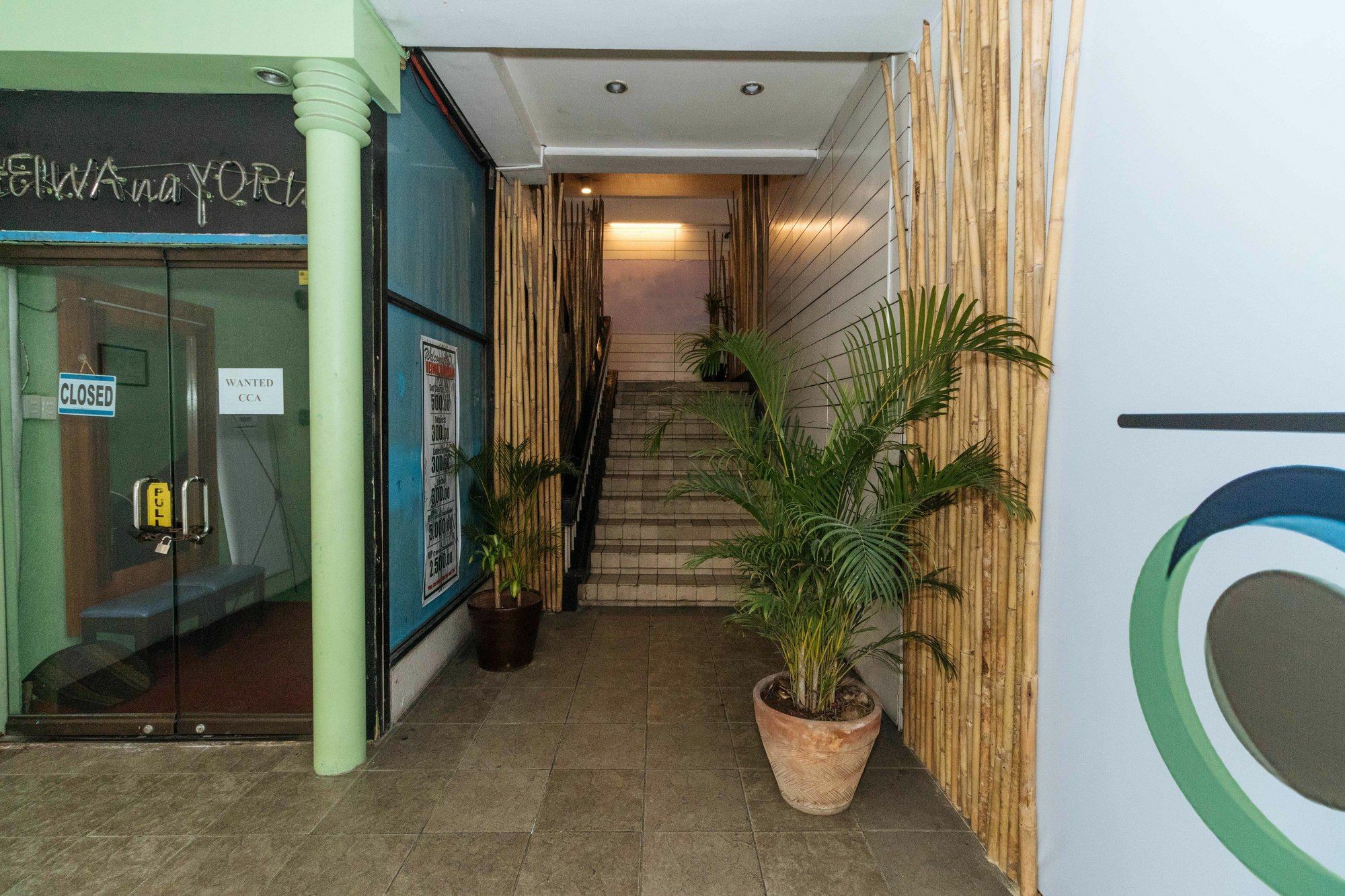 Reddoorz @ Amorsolo Makati Makati City Exterior foto