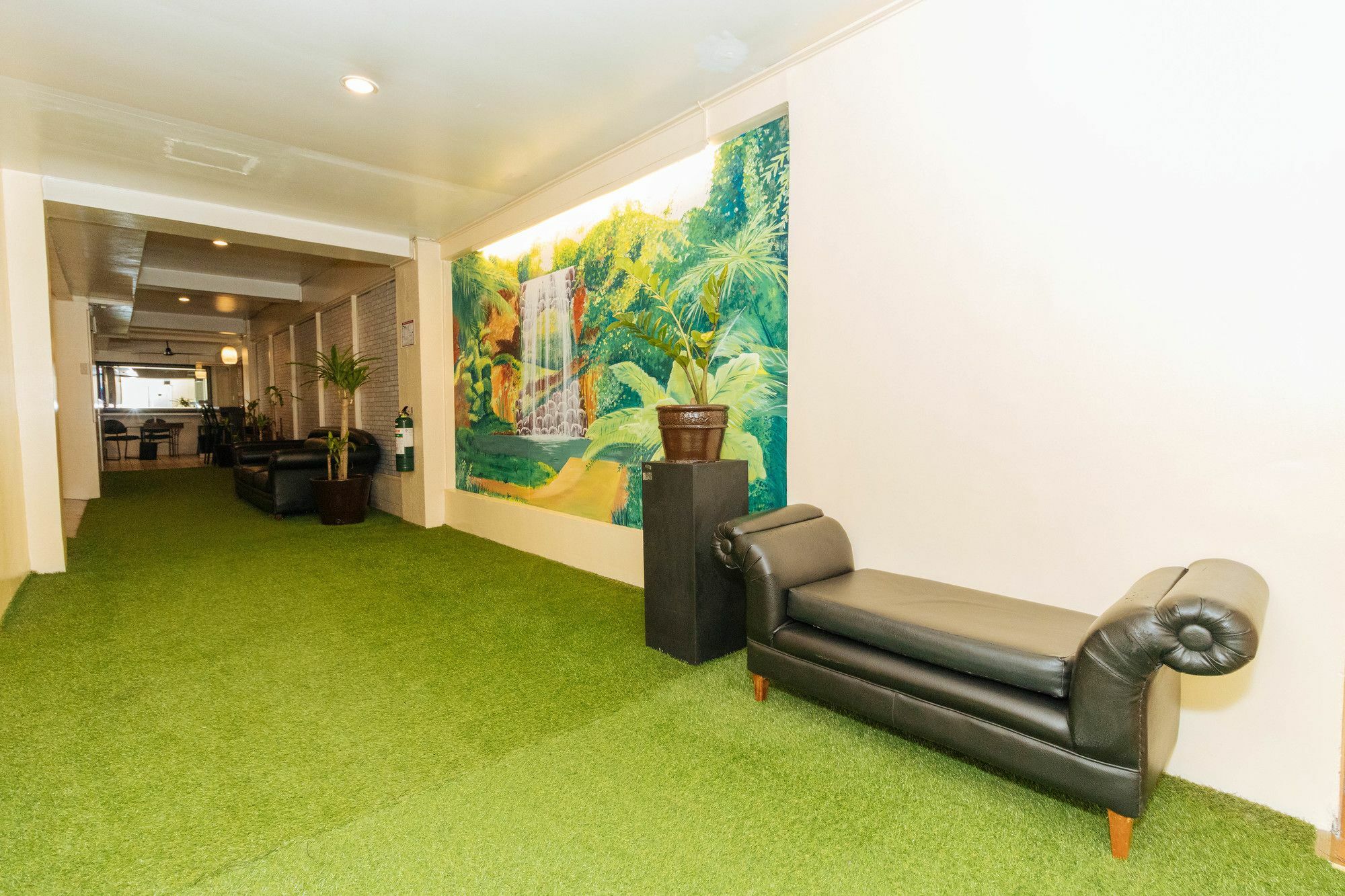 Reddoorz @ Amorsolo Makati Makati City Exterior foto