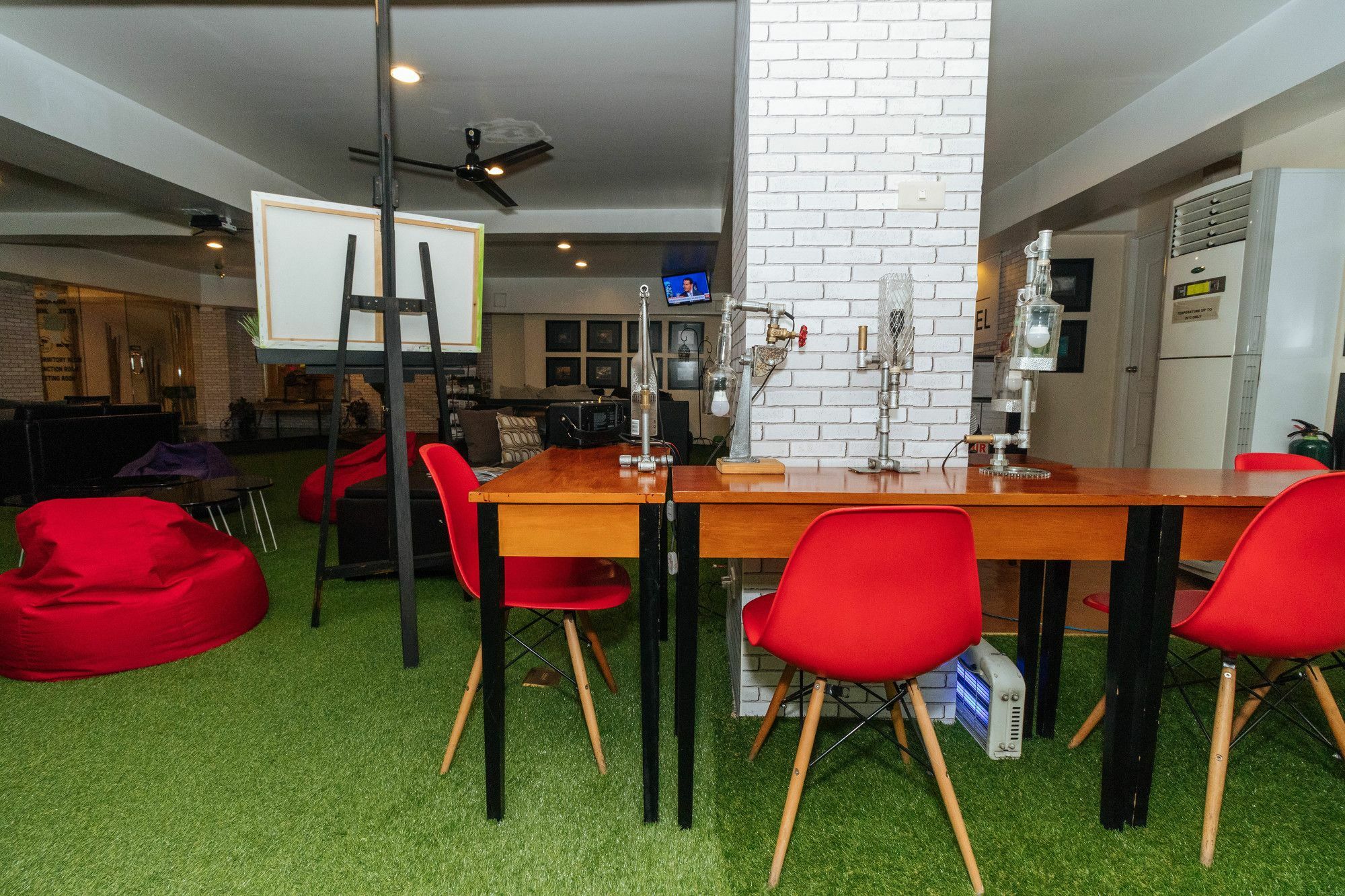 Reddoorz @ Amorsolo Makati Makati City Exterior foto