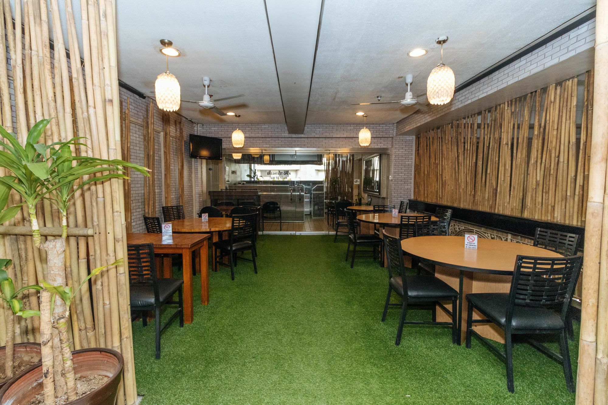 Reddoorz @ Amorsolo Makati Makati City Exterior foto